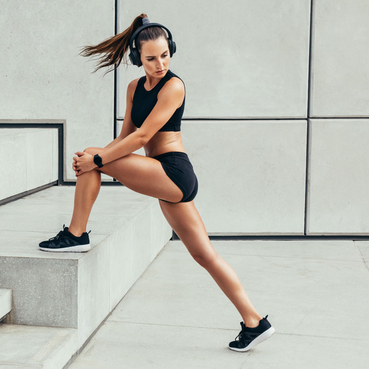Ponte hacer estos sencillos ejercicios que entrenan tu cuerpo y tu motivación desde casa 