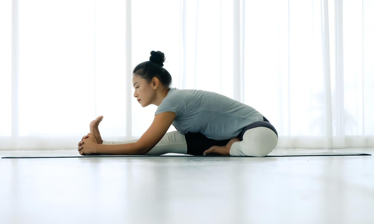 Postura del sauce: una asana de yoga que te ayuda a ganar flexibilidad