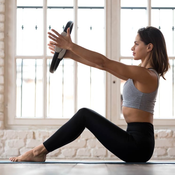 10 ejercicios de Pilates con aro, ideales para tonificar tu cuerpo antes del verano