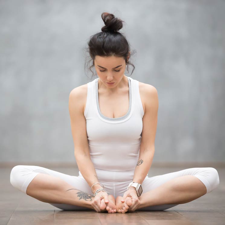 Esta postura de yoga te vendrá bien para relajarte si pasas muchas horas sentada