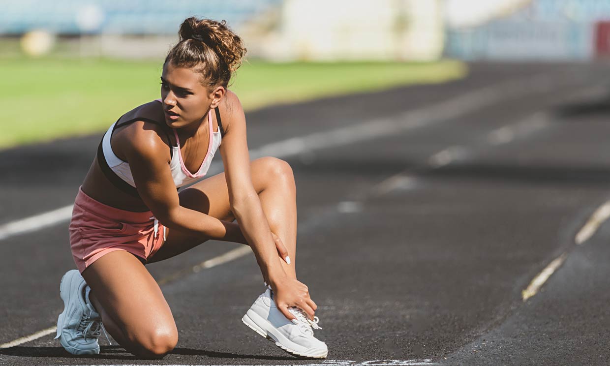 ¿Qué ejercicios puedo hacer para fortalecer el músculo tensor de la fascia lata?