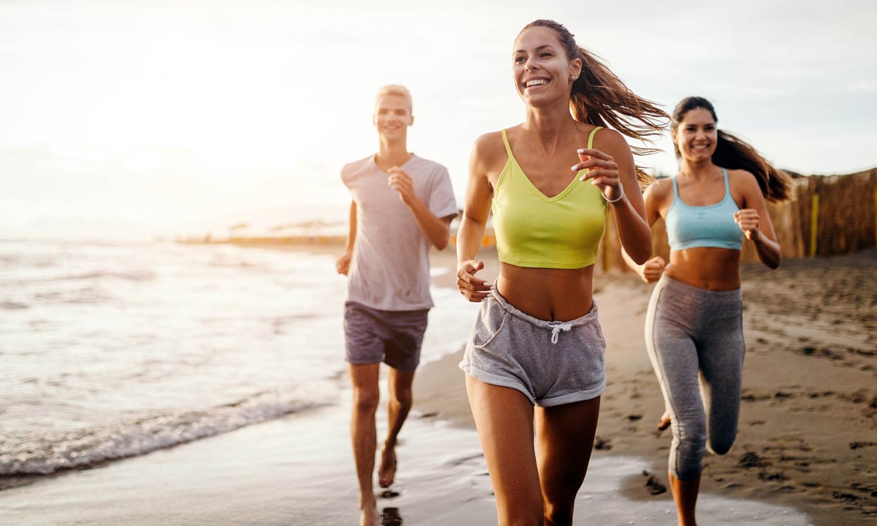 Correr por la arena de la playa, ¿sí o no? Los expertos nos dan su opinión