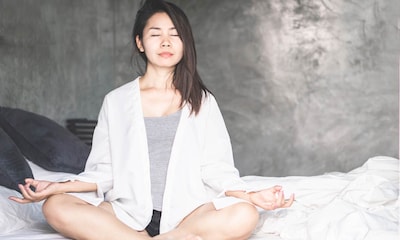 18 posturas de yoga que te ayudarán a superar el insomnio y a dormir mejor