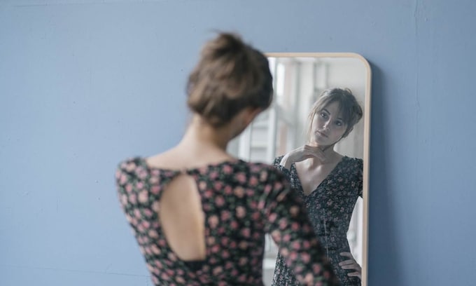 Mujer en el espejo