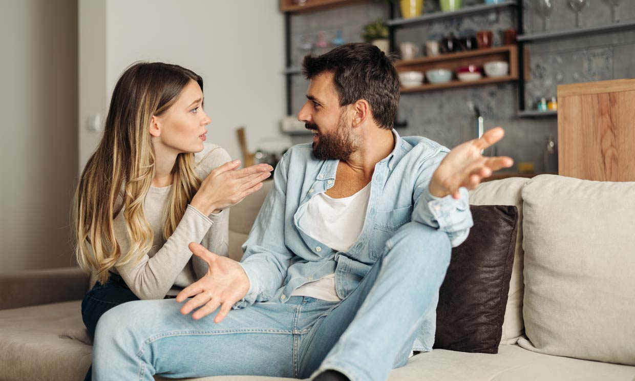 Pareja discutiendo