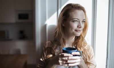 ¿Qué es la cimicífuga y cómo puede ayudarme a aliviar los sofocos en la menopausia?