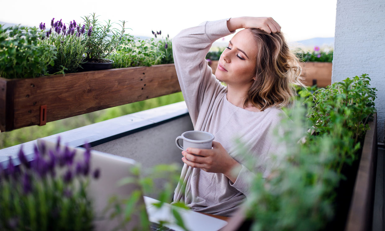 ¿Tú también te sientes más cansada con la llegada de la primavera? No te pierdas estos consejos