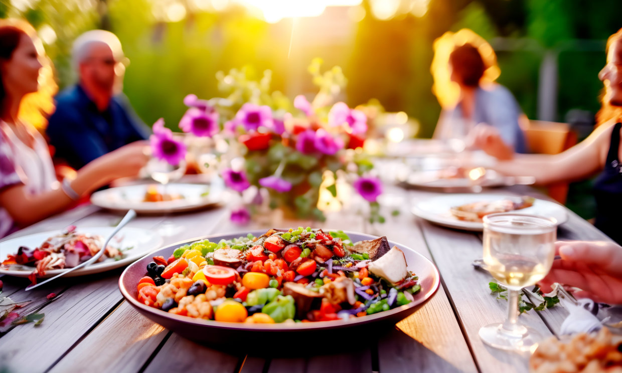 Consejos para hacer más saludables tus cenas de verano