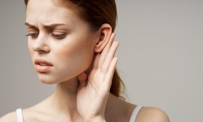 Estas son las causas que hacen que nos piquen los oídos