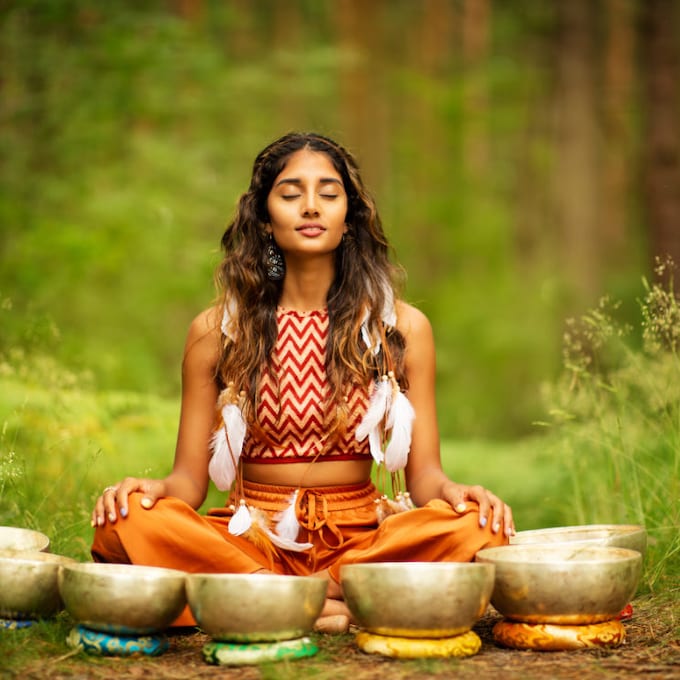 Las 19 posturas de yoga que desbloquean los chakras