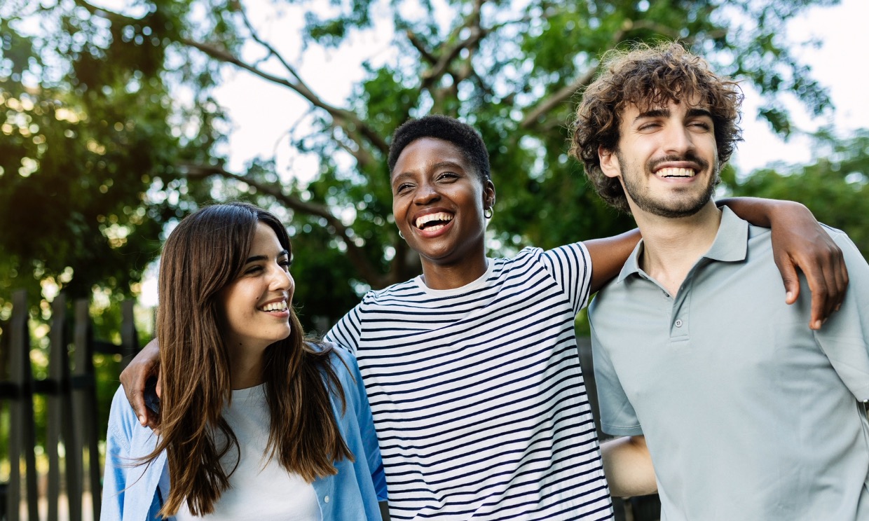 ¿Tu felicidad depende de tus amigos? Claves de 'coach' para empezar a ser feliz por cuenta propia