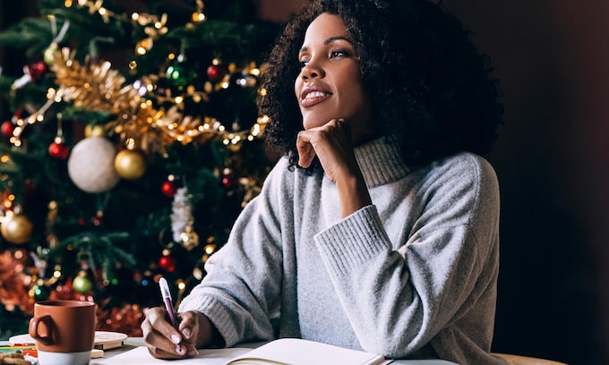 mujer escribiendo en Navidad