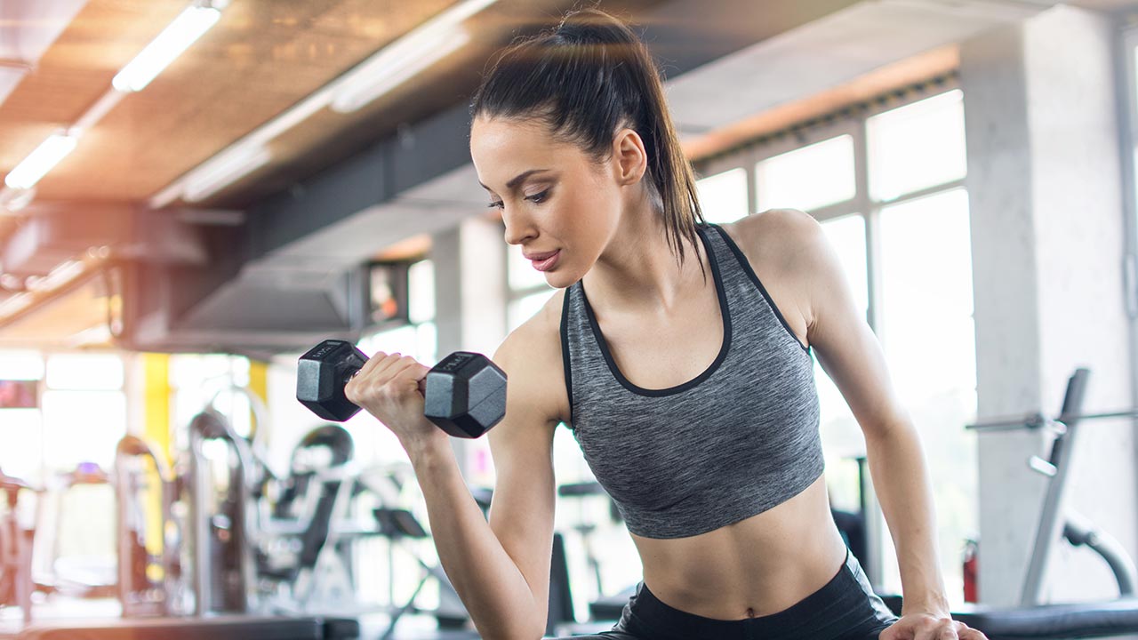 Sí, las pesas también son para ti: por qué deberías tenerlas en cuenta en tu entrenamiento