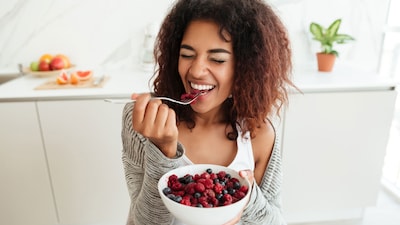 Las frutas que no deberían faltar en tu dieta si tienes hígado graso