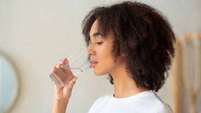 Las razones por las que beber agua es bueno para tu cerebro