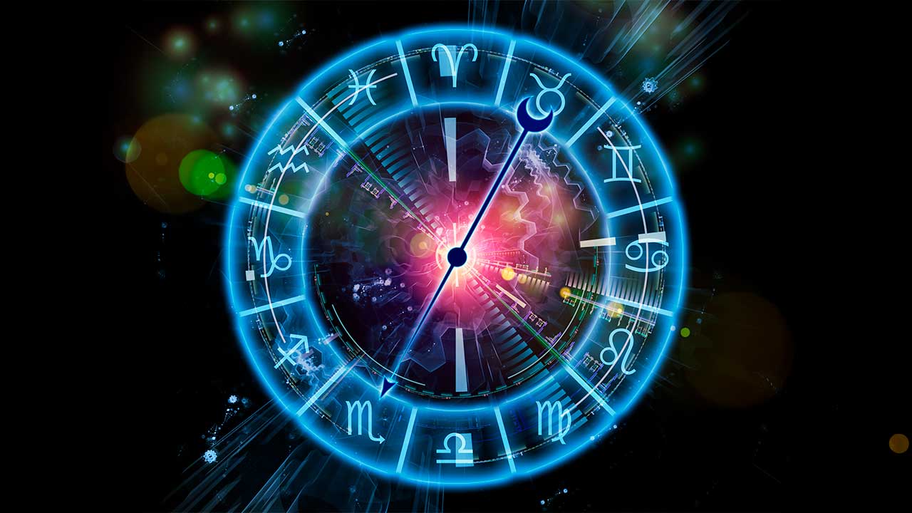 La rueda del Zodiaco con los símbolos de los signos del horóscopo sobre yn fondo que representa el universo