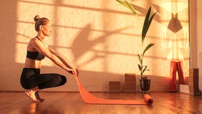 'Roll up', el ejercicio de Pilates beneficioso para tu espalda y tus abdominales