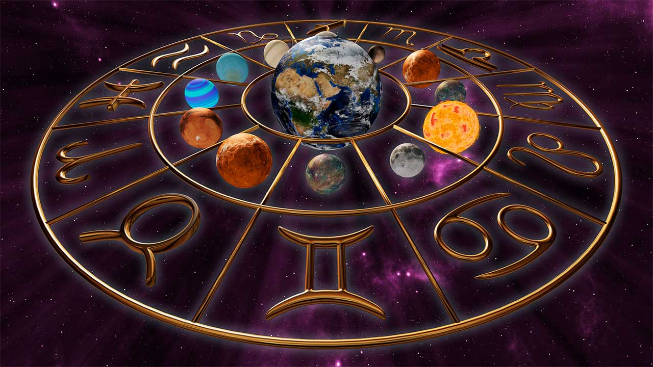 La Tierra y alrededor los planetas y los signos del Zodiaco
