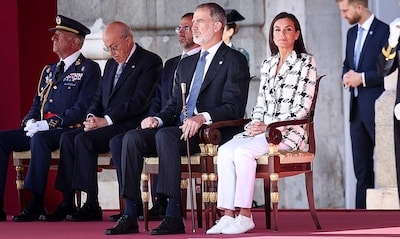 Estos son los beneficios de usar zapatillas 'barefoot' como las de la reina Letizia