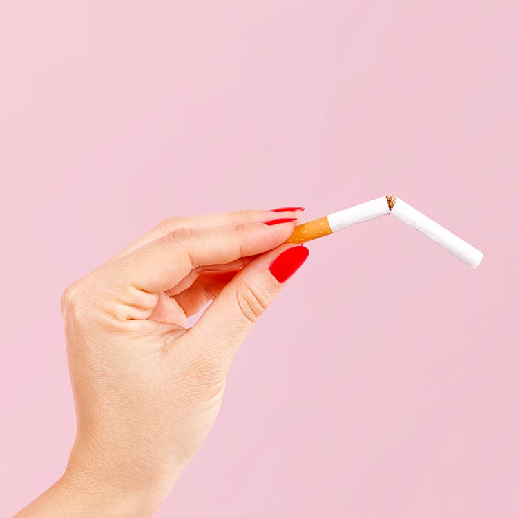 Dejar de fumar previene el cáncer, la infertilidad e, incluso, los callos en los pies 