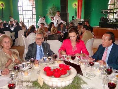 Curro Romero y Carmen Tello celebran su enlace rodeados de amigos