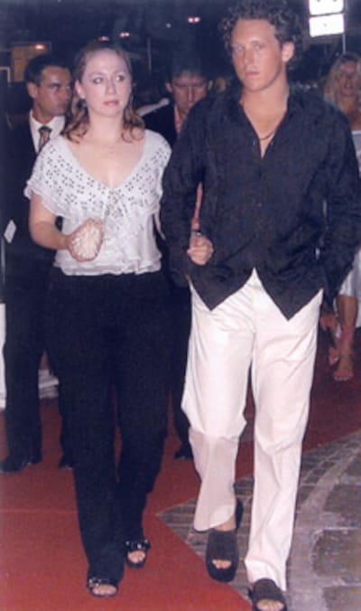 Chelsea Clinton y su novio, Ian Klause, recorren la Costa Azul en un yate