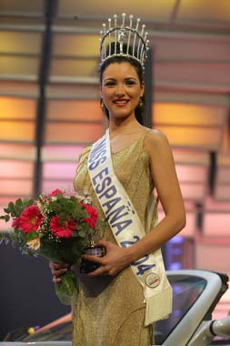 María Jesús Ruiz, Miss España 2004, posa en familia en su casa de Andújar