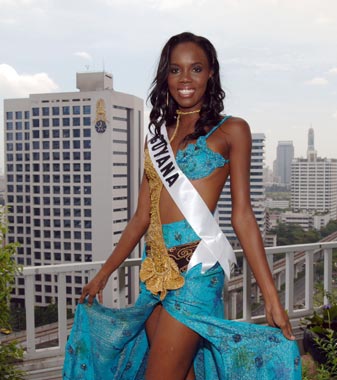 Las ochenta y cuatro candidatas a Miss Universo 2005 ya están en Tailandia