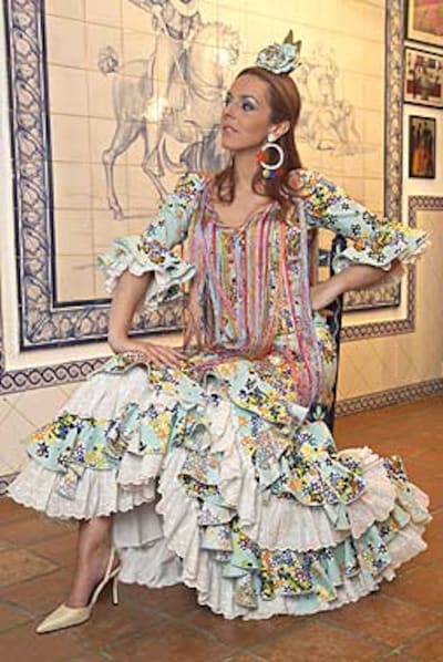 Rocío Carrasco posa por primera vez vestida de flamenca