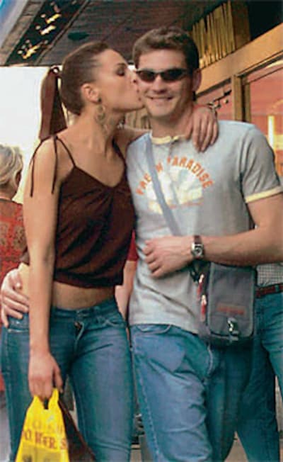 Iker Casillas y Eva González ('Miss España 2003'), cada día más enamorados
