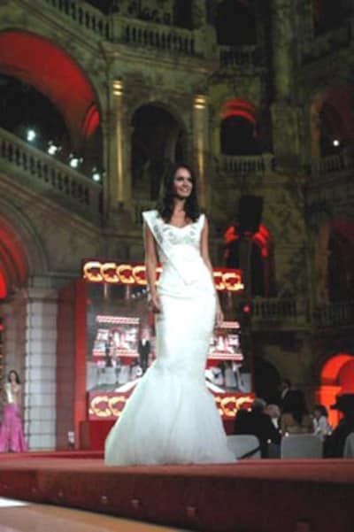 Los internautas de hola.com eligen a Miss Perú 2006, favorita a Miss Mundo