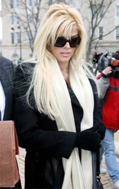 Anna Nicole Smith no asistió a la misa funeral por su hijo