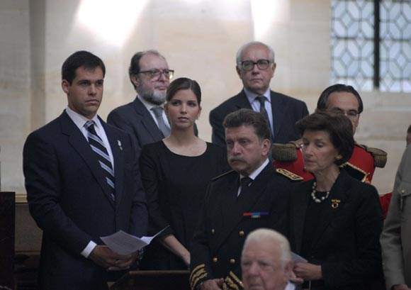 Margarita Vargas acompaña a Luis Alfonso de Borbón, en la misa de los Inválidos de París