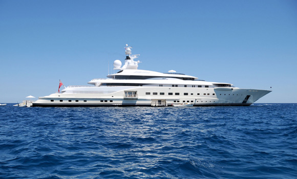 Roman Abramovich disfruta del Mediterráneo, junto a su novia, en su fabuloso yate