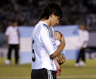 Benjamín, el hijo de Sergio 'Kun' Agüero, hereda su pasión por los colores de la selección argentina