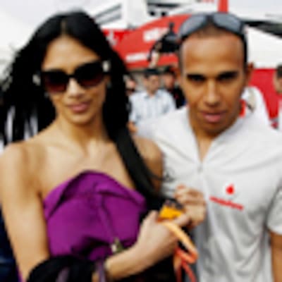 Lewis Hamilton desvela a su novia, Nicole Scherzinger, los secretos de la Fórmula 1 en Barcelona