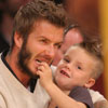Cruz Beckham, cada día más parecido a su padre, estrena corte de pelo