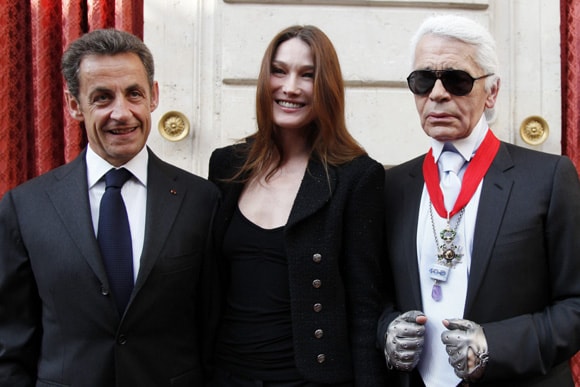 Nicolás Sarkozy, Carla Bruni y Karl Lagerferld
