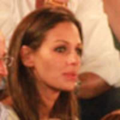 Eva González, espectadora de excepción de la vuelta de Cayetano Rivera a los ruedos tras las vacaciones