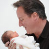 El Primer Ministro británico, David Cameron, nos presenta a su hija, Florence Rose