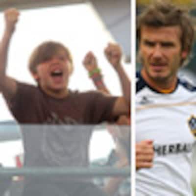 Los hijos de los Beckham cantan los goles de su padre, mientras Victoria viaja a Londres