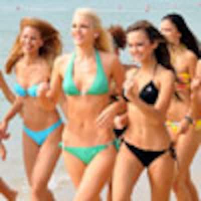 Las aspirantes a Miss Mundo 2010 posan en bikini en las playas de China y se preparan para la gala final del próximo sábado