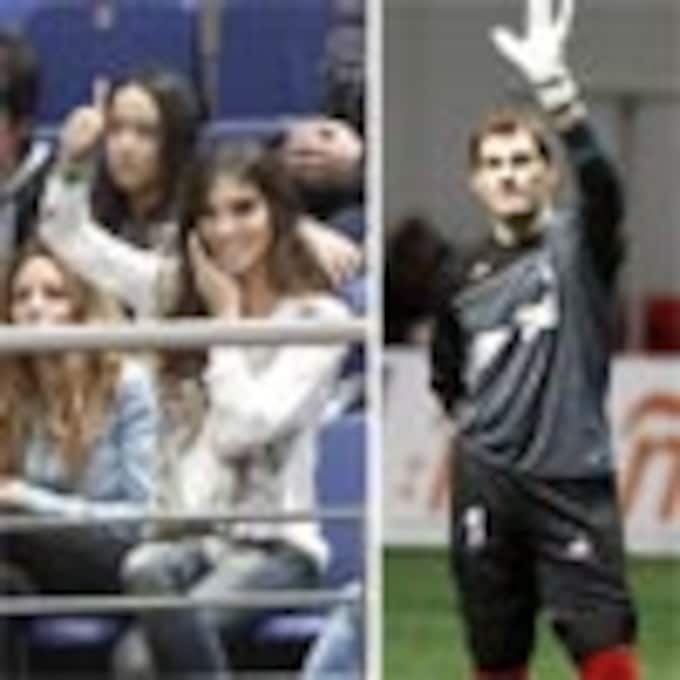 El cariñoso gesto de ánimo de Sara Carbonero a Iker Casillas en el 'Partido por la ilusión'