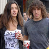 Malena Costa y Carles Puyol, de rebajas por las calles de Barcelona