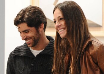 Cayetano Rivera y Eva González, sonrisas y complicidad durante su visita a ARCO