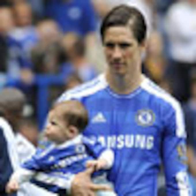 Fernando Torres nos presenta a su hijo sobre el terreno de juego