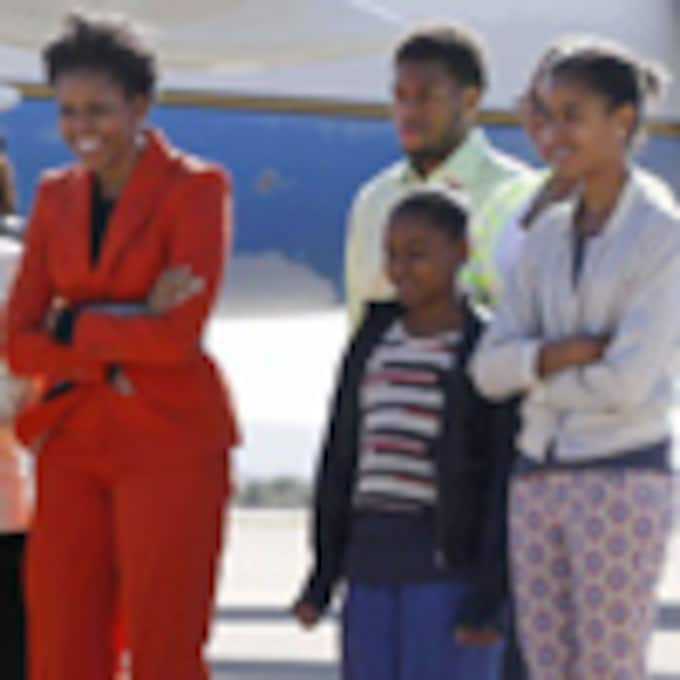 Bailes, safari, partidos de fútbol... La divertida visita a Sudáfrica de Michelle Obama y sus hijas, Malia y Sasha