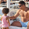Ronaldo se relaja en Ibiza con su novia, Bia Antony, y su hija María Sophía