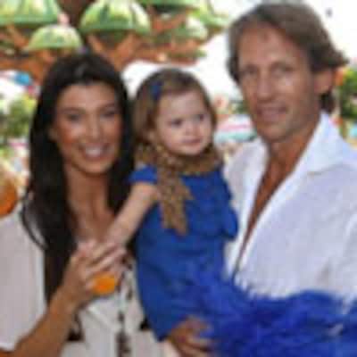 Sonia Ferrer disfruta con su marido y su hija de unas divertidas vacaciones en PortAventura