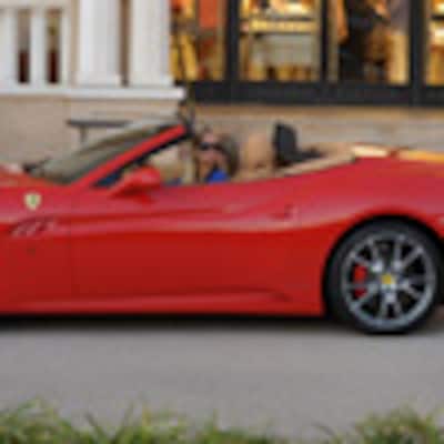 Paris Hilton se adelanta a la Navidad y se compra un nuevo capricho: un Ferrari de 230.000 euros